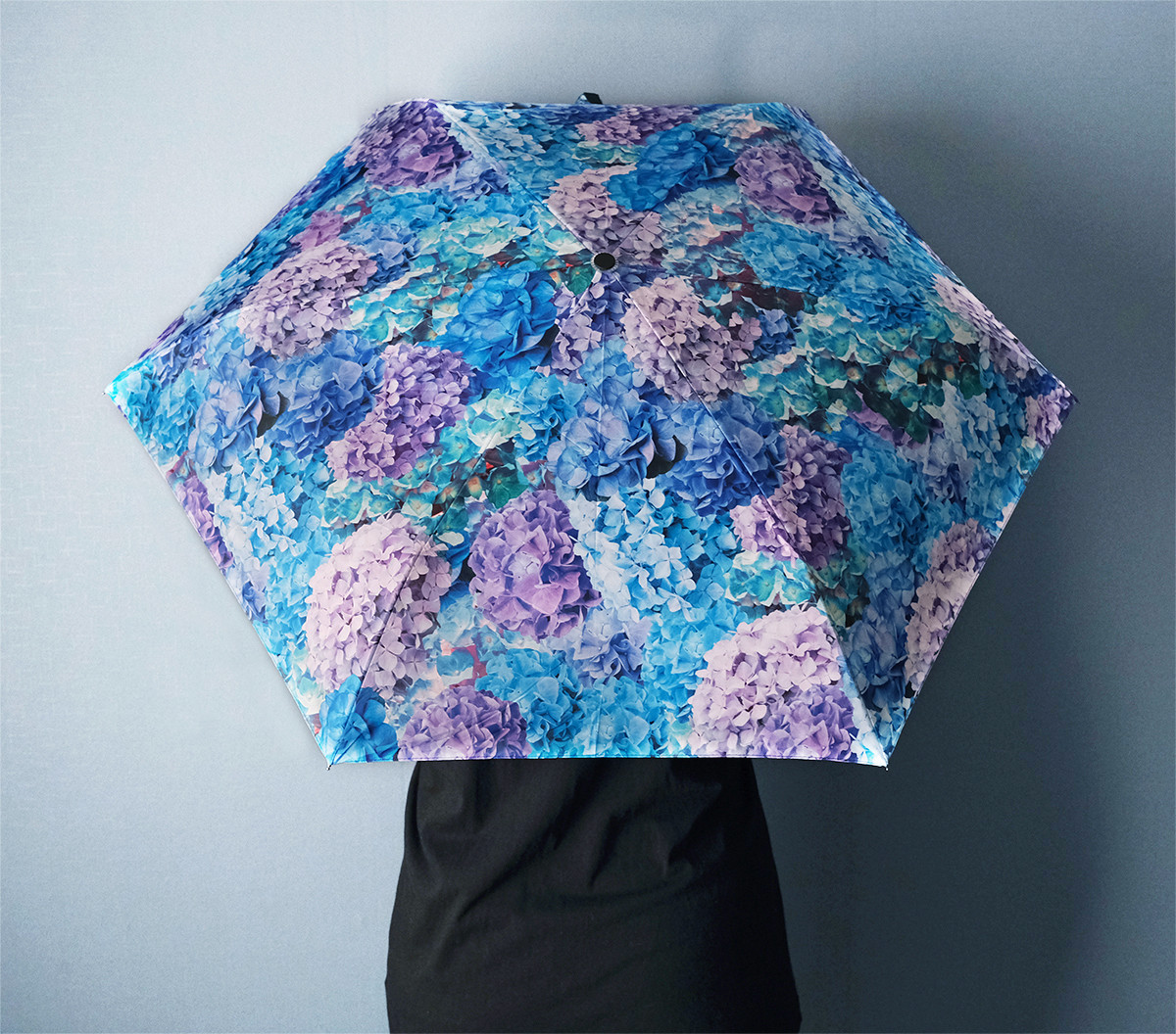 晴雨兼用、雨の中でも紫陽花が咲き続ける傘 折りたたみ傘・日傘（外側プリント）