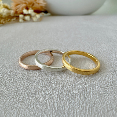 でも重ねづけにも可愛いです!!☆18金プレーンリング、マット加工