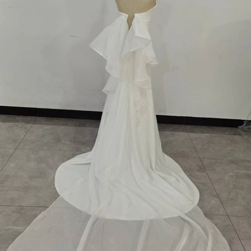 上品！ ベアトップ 華やかなトレーン ウエディングドレス 取り外し可能  