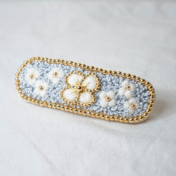 〚　上品さ＋知性＋ゴージャス感　〛blue＆white＆gold お花手刺繍ヘアバレッタ_No.B4 8枚目の画像