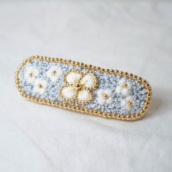 〚　上品さ＋知性＋ゴージャス感　〛blue＆white＆gold お花手刺繍ヘアバレッタ_No.B4 8枚目の画像