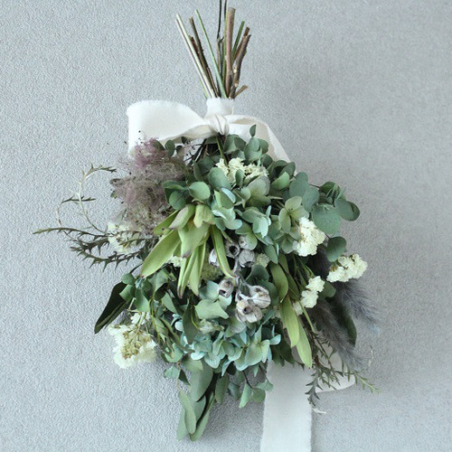 初夏グリーンたっぷりのドライフラワースワッグ ドライフラワー I Bee