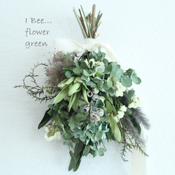 初夏グリーンたっぷりのドライフラワースワッグ ドライフラワー I Bee