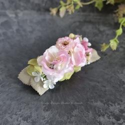 ピンクの薔薇と白い小花のバレッタ　髪飾り　バレッタ 　入学式　卒業式　結婚式　フォーマル　お出掛け　発表会 4枚目の画像
