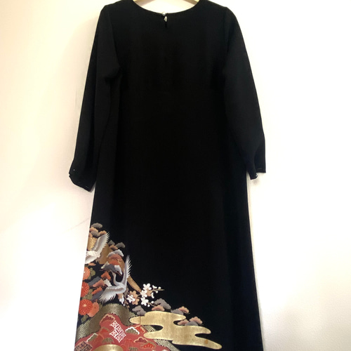 着物リメイク クラシカルな古典模様 黒留袖ドレス 友禅染 A