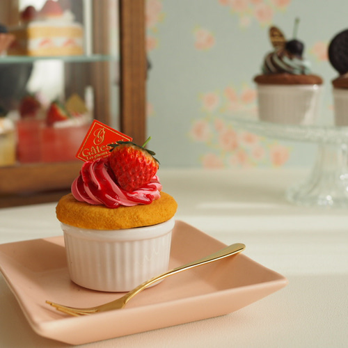 Amazon.co.jp: マロンクリーム ぬいぐるみ カップケーキ