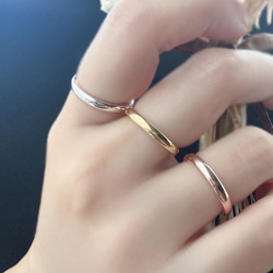 でも重ねづけにも可愛いです!!★18金プレーンリング、マット加工★ 重ねづけに最適ꕤ シンプル甲丸リング鏡面に仕上げ(ツヤ有り)R0702