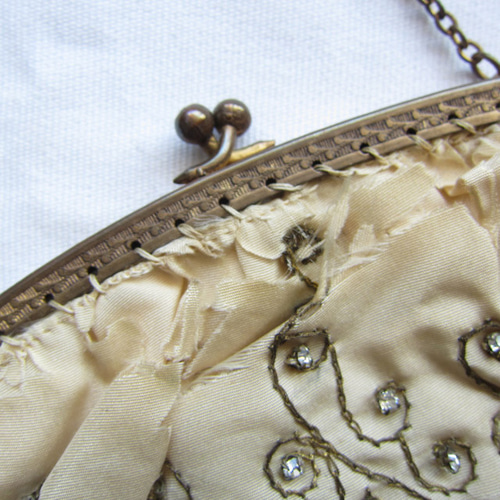 アンティーク　口金　ビーズバッグ　パース　フランスアンティーク フランスアンティーク バック 口金 植物柄 真鍮製 鏡付 ビーズ シルク