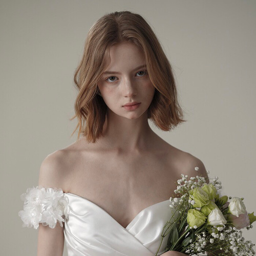 サテン オフショルダー 花びら ウエディングドレス ドレス ウララ  