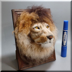 羊毛フェルト　ライオン　額縁入りライオン　ライオンフィギュア 1枚目の画像