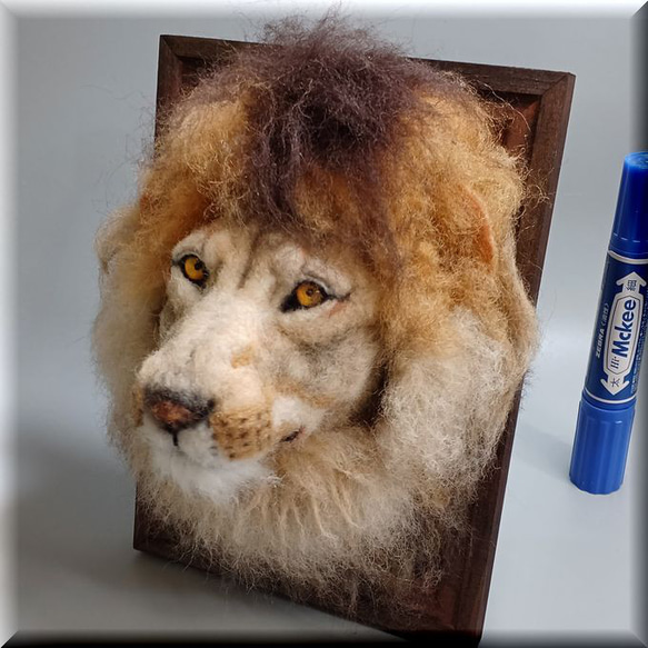 羊毛フェルト　ライオン　額縁入りライオン　ライオンフィギュア 2枚目の画像