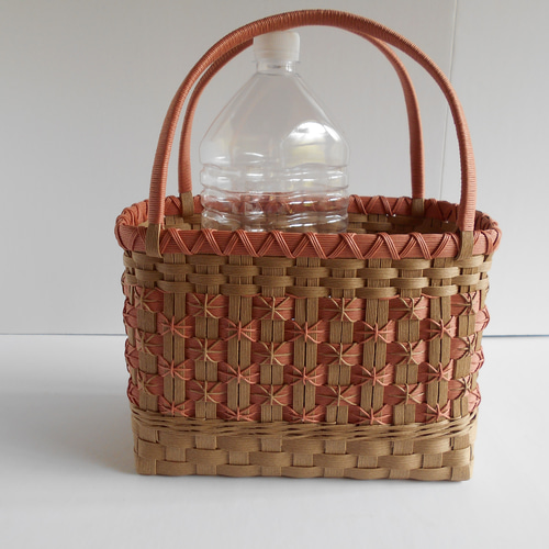 ステッチ模様のかごバッグ＊サーモンピンク＊（蜜蠟ワックス仕上げ