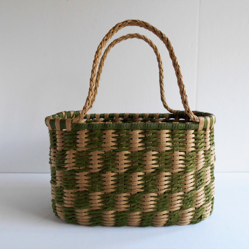 ループの市松模様かごバッグ（緑系・クラフトバンド） かごバッグ ぽほ