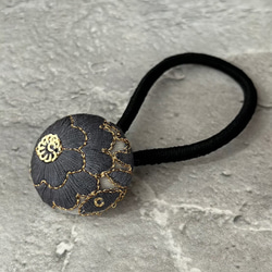 インド刺繍リボン　ヘアゴム　くるみボタン 15枚目の画像