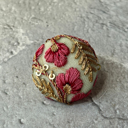 インド刺繍リボン　ヘアゴム　くるみボタン 10枚目の画像