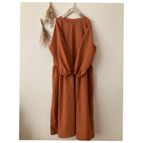 9種のカラーから選べる袖口ギャザーが可愛いぽわん袖ワンピース｜大人