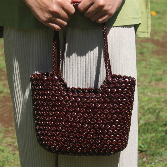 牛革 革編み込み 山葡萄風 六角花結び編み かごバッグ 籠 BAG バッグ かご バッグ 手提 1枚目の画像