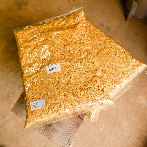 ハゼノキチップ 200g 草木染(材料)天然植物染料(A) その他素材 ハゼノキチップ 200g 草木染(材料)天然植物染料(A) その他素材