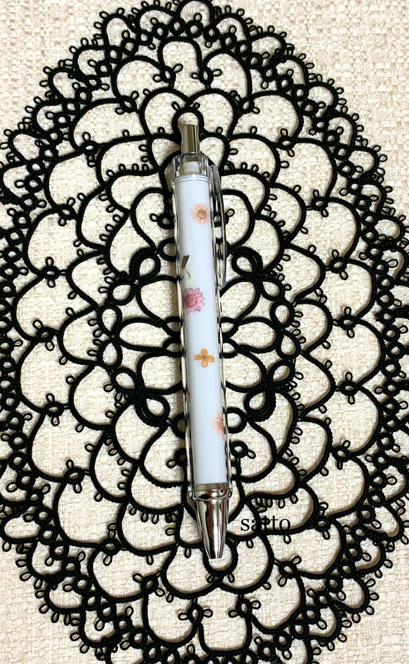 シマエナガのノック式ボールペン(デイジー) 3枚目の画像