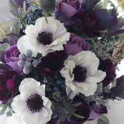 〈送料無料〉紫アネモネ　バラ　ボリューム　クラッチブーケ ブートニア付　 5枚目の画像