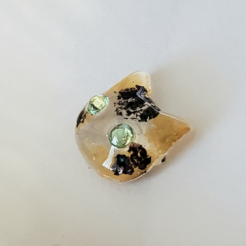 にゃんこピアス☆チェコガラス☆茶トラ猫☆イヤリング☆レジン☆猫 