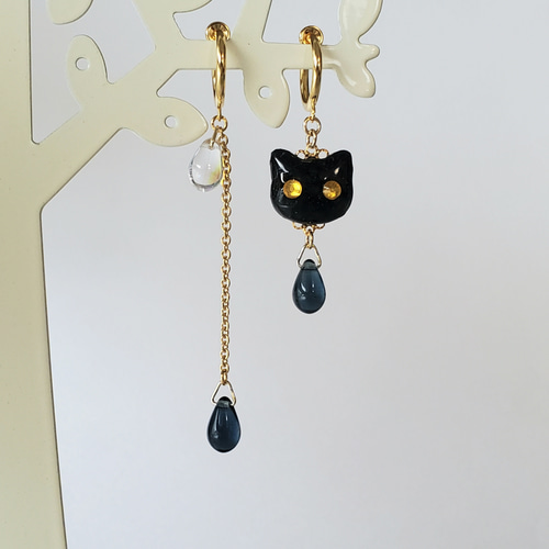 にゃんこピアス☆チェコガラス☆黒猫☆レジン☆猫ジュエリー 猫
