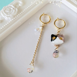 ちまっと♡チェシャ猫　にゃんこ　しっぽゆらゆら　ピアス/イヤリング★ にゃんこピアス☆チェコガラス☆白猫☆レジン☆猫ジュエリー 猫