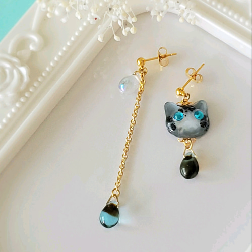 猫ピアス☆イヤリング☆チェコガラス☆サバトラ猫☆レジン☆猫
