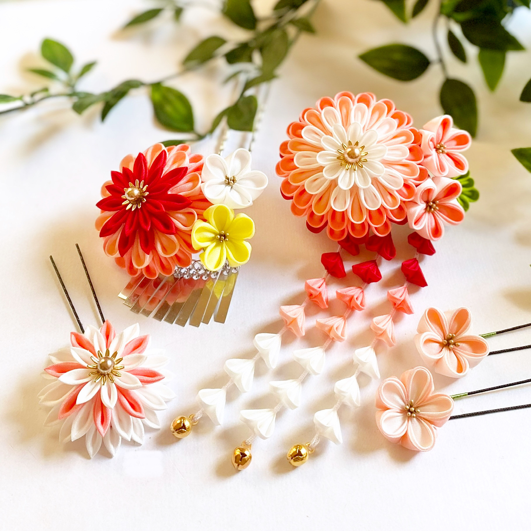 つまみ細工の髪飾りときわ色