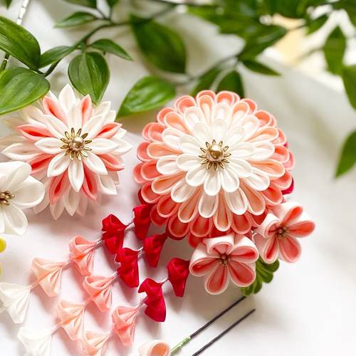 Y様オーダー　七五三髪飾り Y様オーダー 七五三髪飾り 七歳さんの七五三髪飾りのご依頼です 朱色の