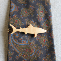 ホオジロザメ木製ネクタイピン 8枚目の画像