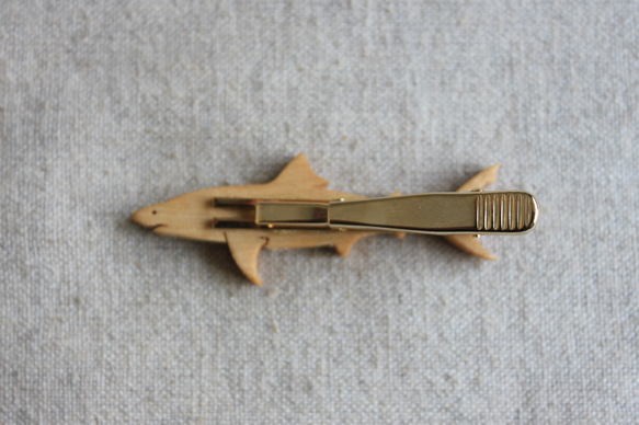 ホオジロザメ木製ネクタイピン 6枚目の画像