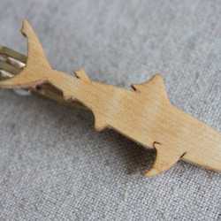 ホオジロザメ木製ネクタイピン 4枚目の画像