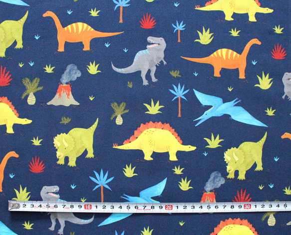 カットクロス Robert Kaufman Prehistoric Adventure Dinosaurs Navy 3枚目の画像