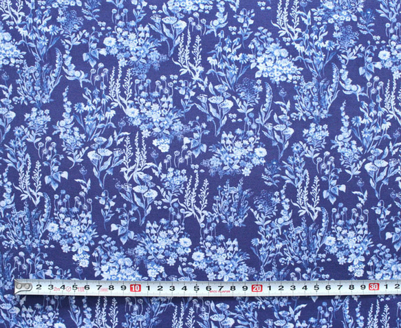 カットクロス Windham Fabrics English Garden 51831-2 Bouquet Navy 3枚目の画像