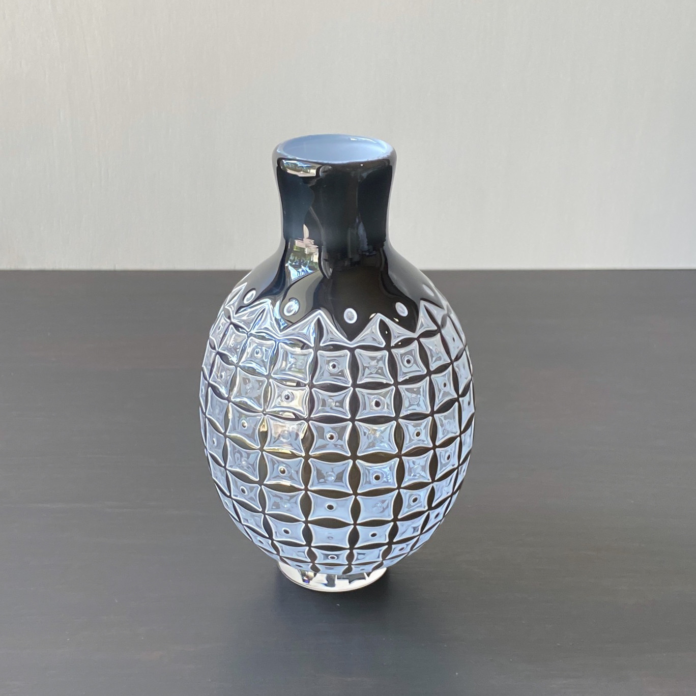 pattern vase  墨色格子