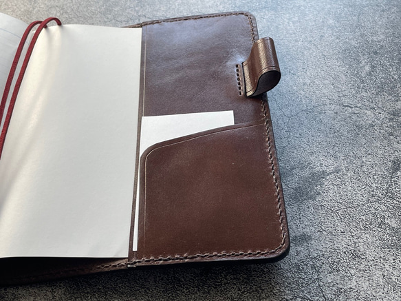 【手縫】チョコ本革B6手帳カバー（角飾り）2本しおり付（バタフライストッパー） 8枚目の画像