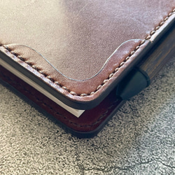 【手縫】チョコ本革B6手帳カバー（角飾り）2本しおり付（バタフライストッパー） 4枚目の画像