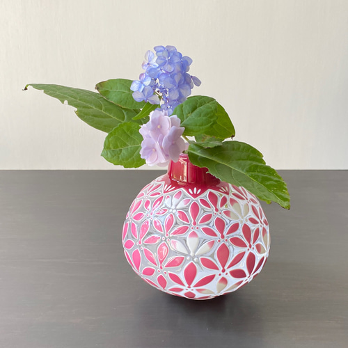 桃の絵柄 陶器花瓶 pattern vase 桃菱花 一輪挿し・花瓶・花器 shizuka miura 通販
