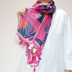 柔軟的大號圍巾，漸變粉紅色。非常適*為禮物或季節交替時的禮物。 第2張的照片