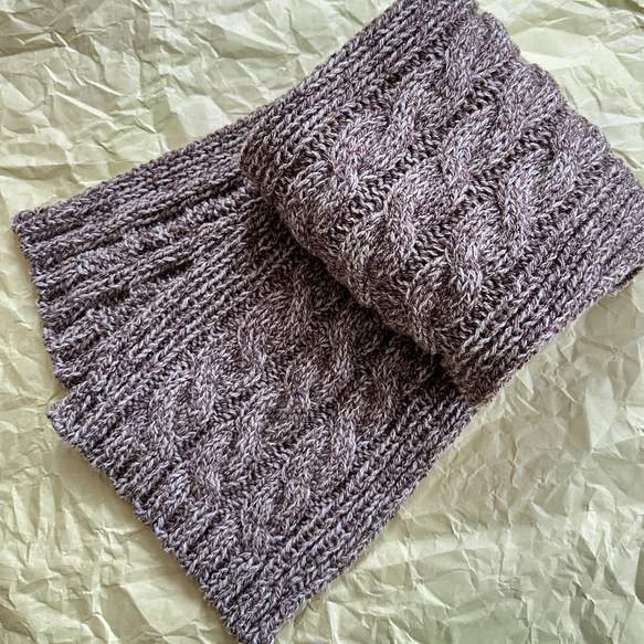 ケーブル編みのマフラー・ブラウン杢調 マフラー・ストール（メンズ