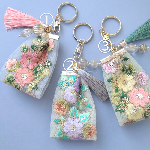 インド刺繍リボンのキーホルダー・バッグチャーム15 バッグチャーム 涼