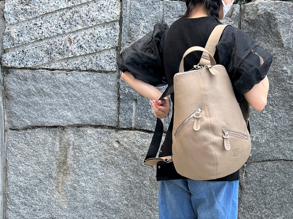 <50%OFFSALE> 【カードケース付き カラフルビーンズリュックR 】レザーリュック（本革）BEIGE 15枚目の画像