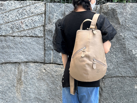 <50%OFFSALE> 【カードケース付き カラフルビーンズリュックR 】レザーリュック（本革）BEIGE 1枚目の画像