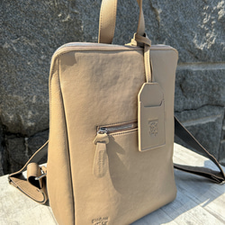 <50%OFFSALE>【カードケース付き コの字デザインジッパーリュックR】レザーリュック（本革）BEIGE 9枚目の画像