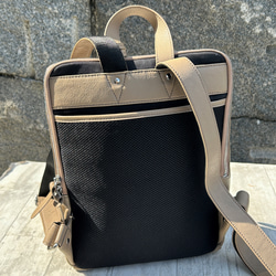 <50%OFFSALE>【カードケース付き コの字デザインジッパーリュックR】レザーリュック（本革）BEIGE 12枚目の画像