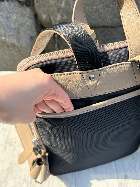 <50%OFFSALE>【カードケース付き コの字デザインジッパーリュックR】レザーリュック（本革）BEIGE 14枚目の画像