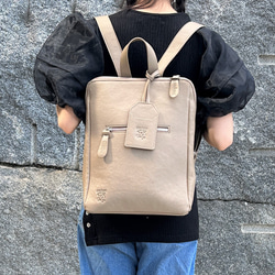 <50%OFFSALE>【カードケース付き コの字デザインジッパーリュックR】レザーリュック（本革）BEIGE 2枚目の画像