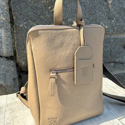 <50%OFFSALE>【カードケース付き コの字デザインジッパーリュックR】レザーリュック（本革）BEIGE 8枚目の画像