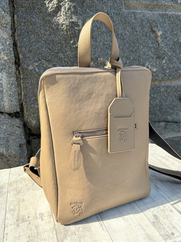 <50%OFFSALE>【カードケース付き コの字デザインジッパーリュックR】レザーリュック（本革）BEIGE 8枚目の画像